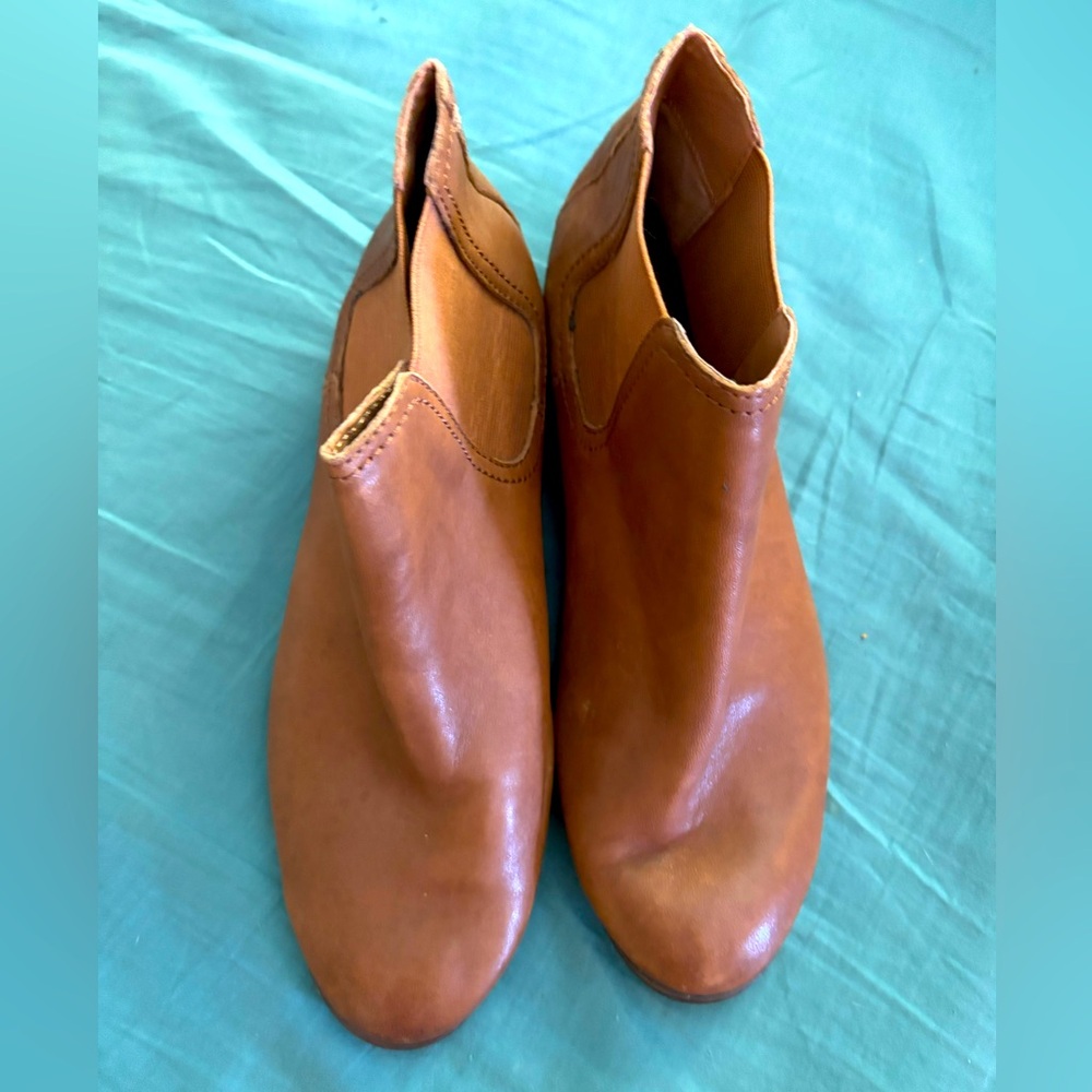 Camel low ankle bootie